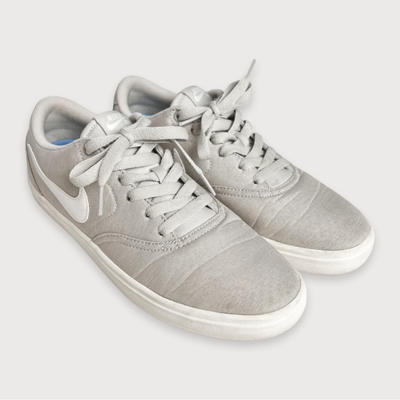 Nike SB Check Solarsoft Low Top Sneaker - Picture 3 of 12